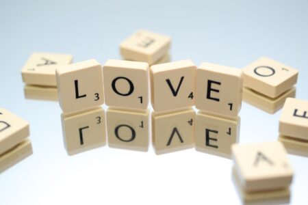 Small Gestures That Secretly Say “I Love You”