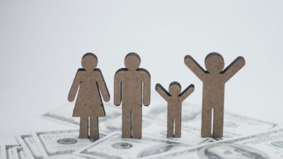 Illustration of Smart money moves turned a family finance struggle into $370K