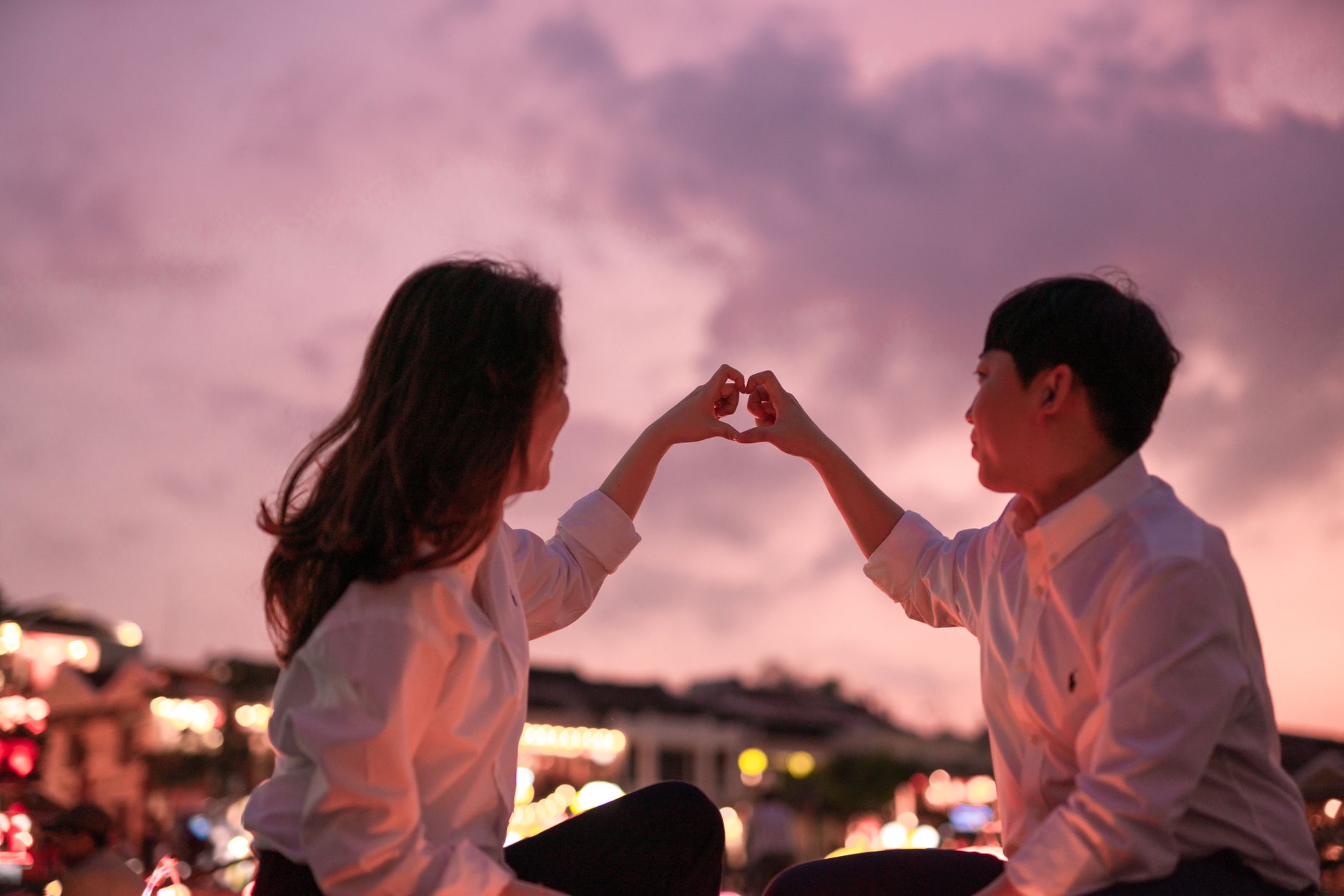 Illustration of Soulmate Signs vs. Healthy Relationship Green Flags