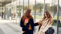 Illustration of Spot Fake Friends: 7 Red Flags in Toxic Friendships