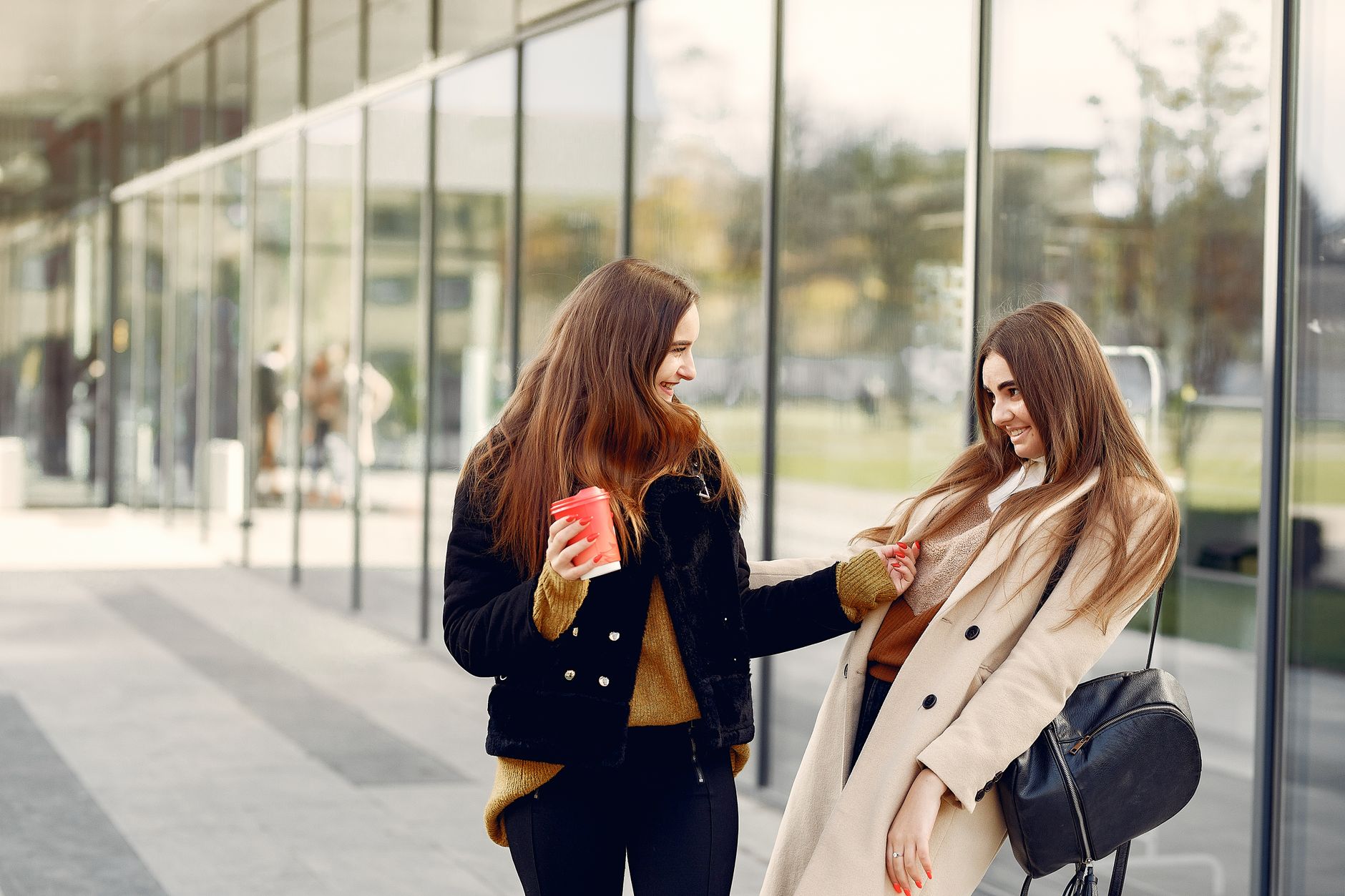 Illustration of Spot Fake Friends: 7 Red Flags in Toxic Friendships