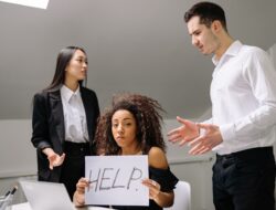 Spot these signs of a toxic coworker at the office now!