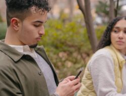 Spot these signs of secret jealousy before it’s too late!