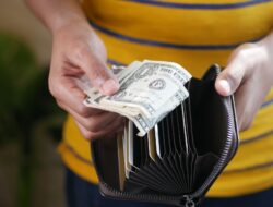 Stop impulse buys with these sneaky mindful spending habits