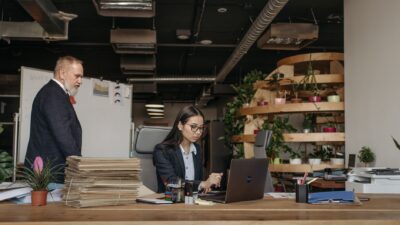 Illustration of Struggling with transitioning from employee to manager? Read this!