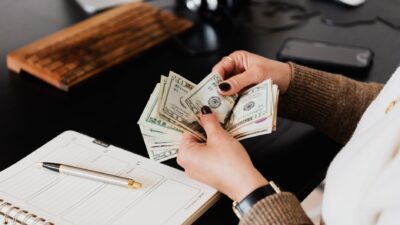 Stuck living paycheck to paycheck? Try these budgeting tips!
