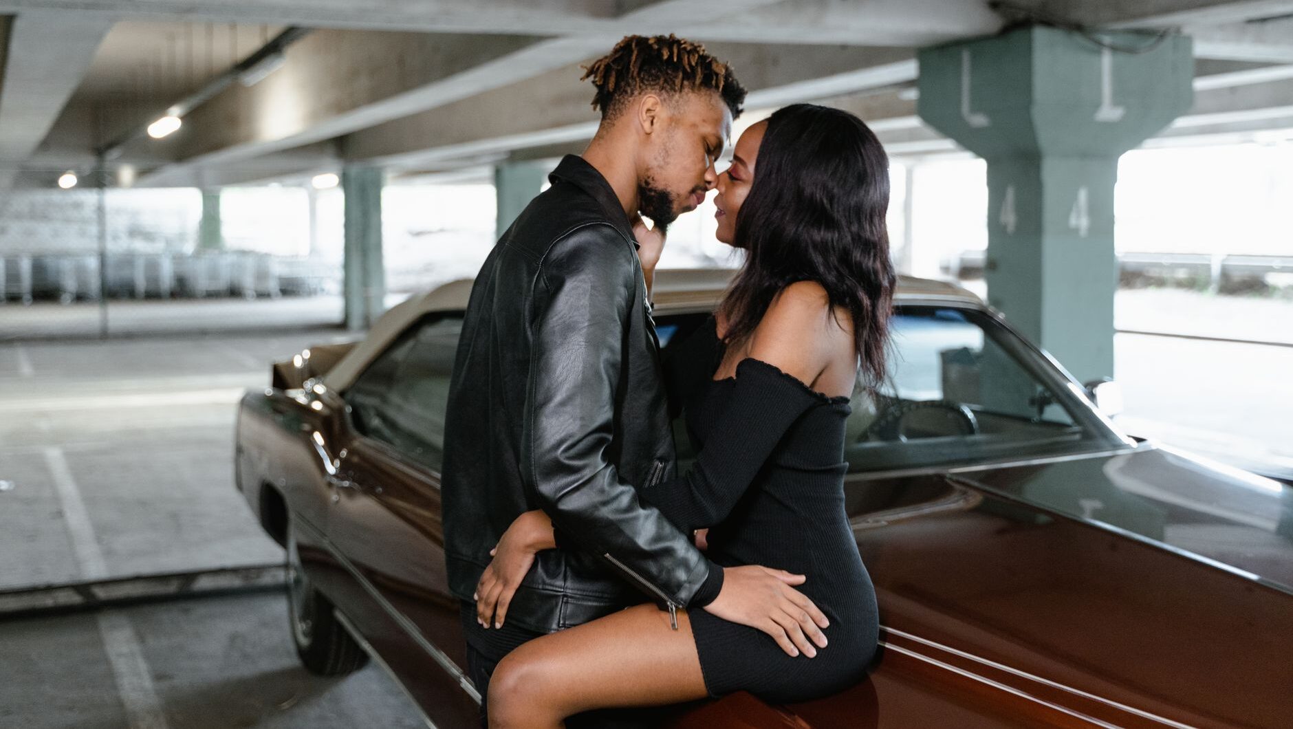Illustration of Subtle Dating Turn Offs That Lose Women Fast