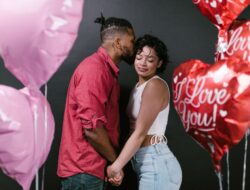 Subtle Signs a Man Loves You (You Might Have Missed)
