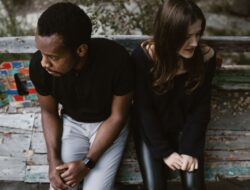 Unspoken Relationship Red Flags You Keep Ignoring