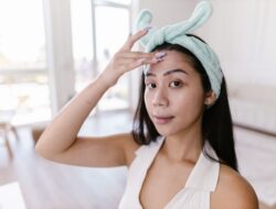 Want youthful skin habits? Do these daily!