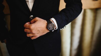 Illustration of What high value men traits actually win women over instantly?