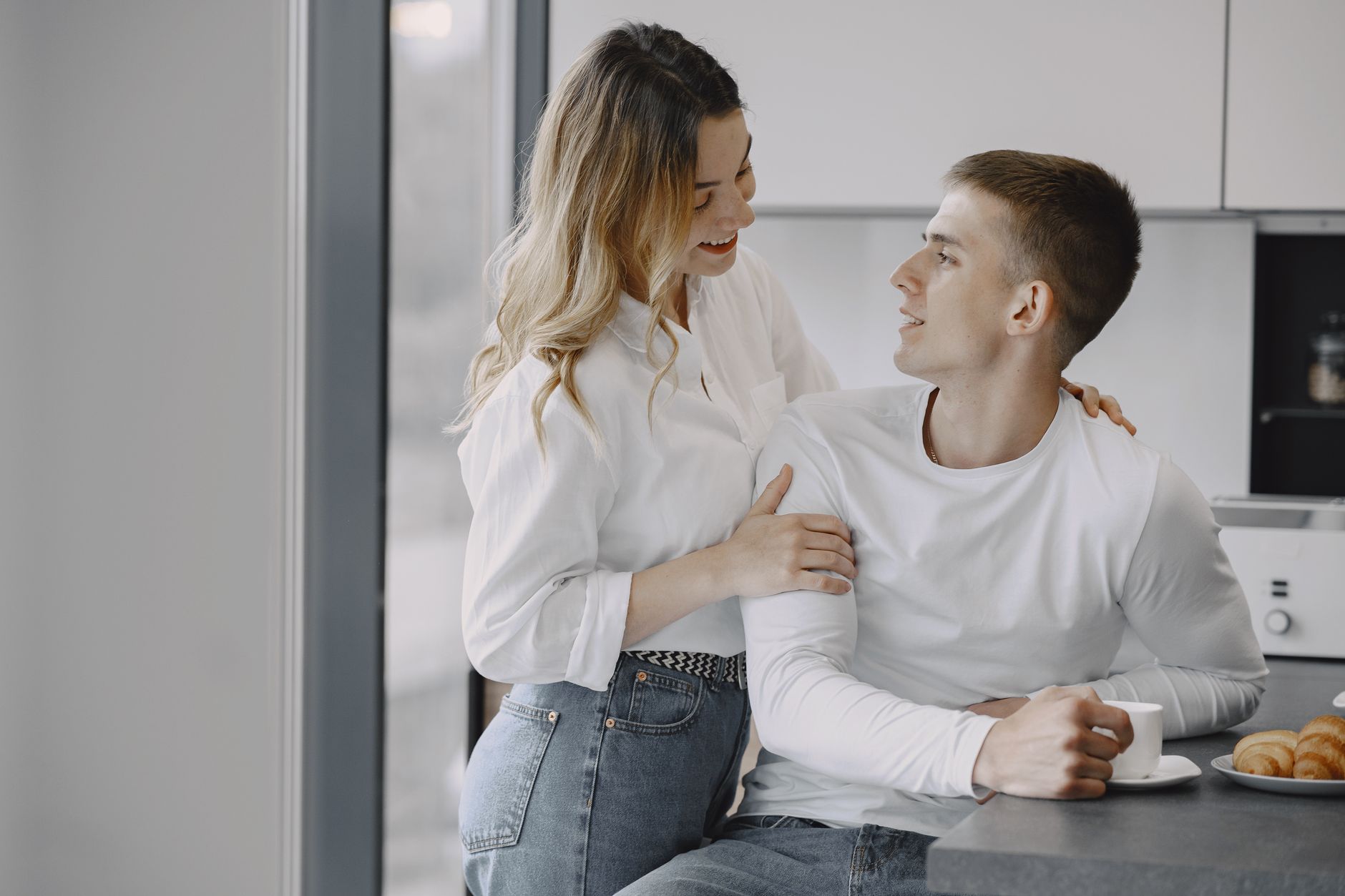 Illustration of What Men Notice in Women: Ideal Partner Qualities