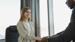 What Strangers Notice First: 5 Subtle Body Language Cues