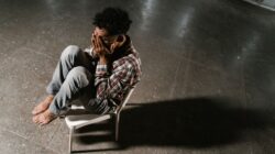 What the psychology of loneliness in crowded rooms reveals