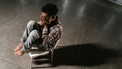 What the psychology of loneliness in crowded rooms reveals
