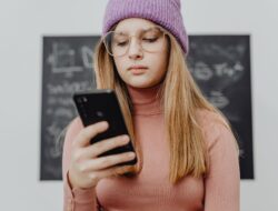 Why Gen Z Avoids Phone Calls: Communication Habits Explained