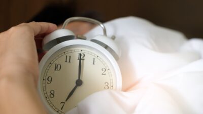 waking up early aging biological illustration for Why You Wake Up Earlier as You Age: The Biology Wait, that's over 60 charac