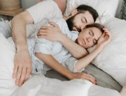 your couples sleeping positions say more than you think